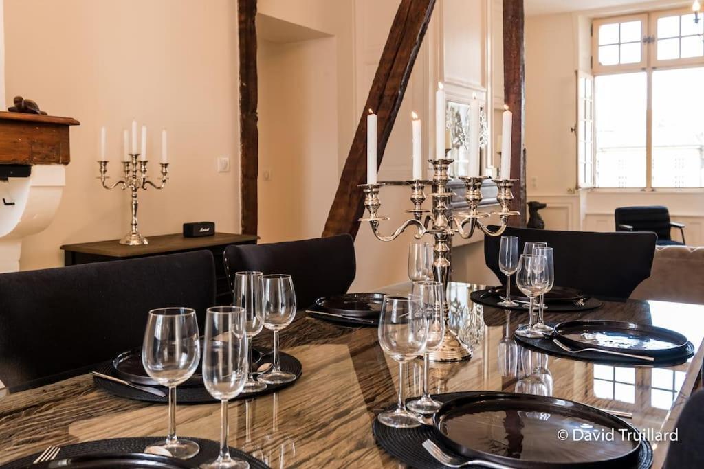 Suites Mana - Matahina Avec Vue Superbe Sur La Place Ducale Et Parking Prive Inclus Charleville-Mézières Eksteriør bilde