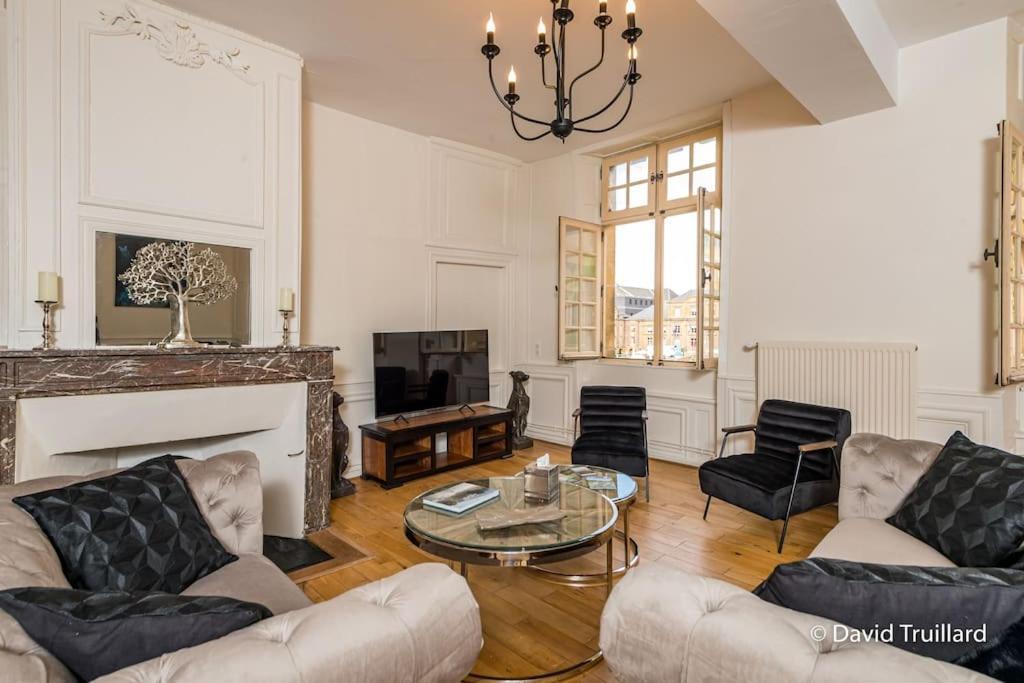 Suites Mana - Matahina Avec Vue Superbe Sur La Place Ducale Et Parking Prive Inclus Charleville-Mézières Eksteriør bilde