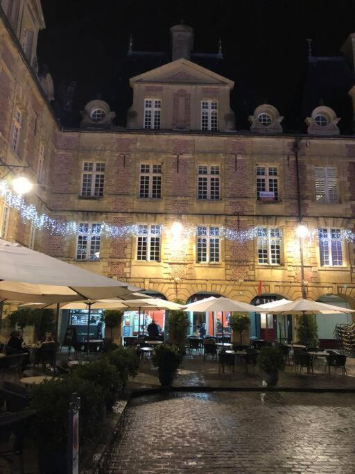 Suites Mana - Matahina Avec Vue Superbe Sur La Place Ducale Et Parking Prive Inclus Charleville-Mézières Eksteriør bilde