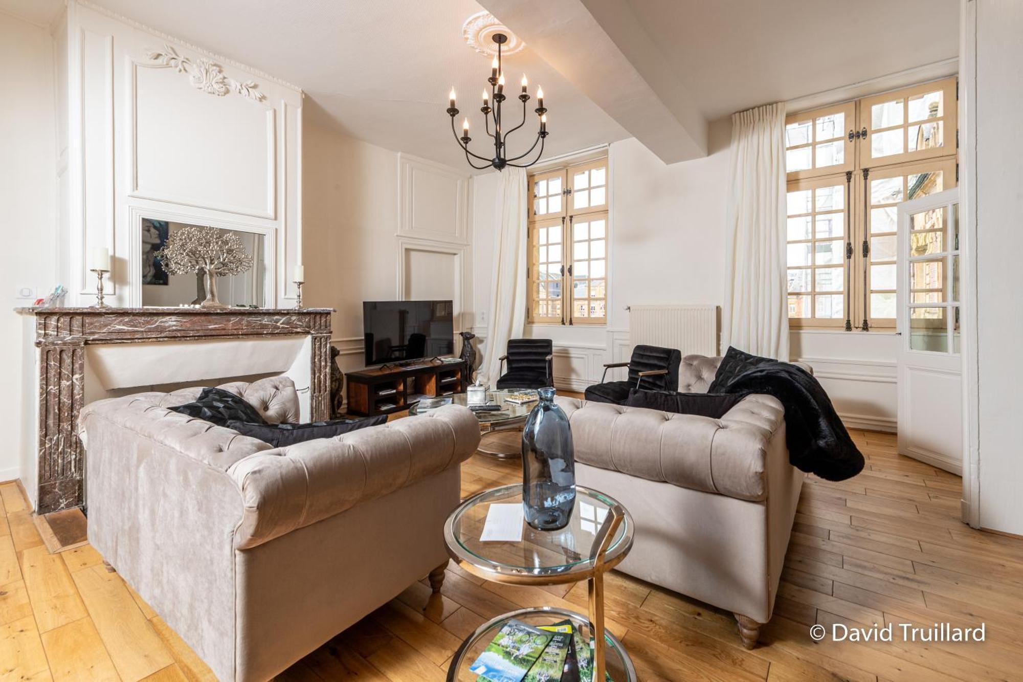Suites Mana - Matahina Avec Vue Superbe Sur La Place Ducale Et Parking Prive Inclus Charleville-Mézières Eksteriør bilde