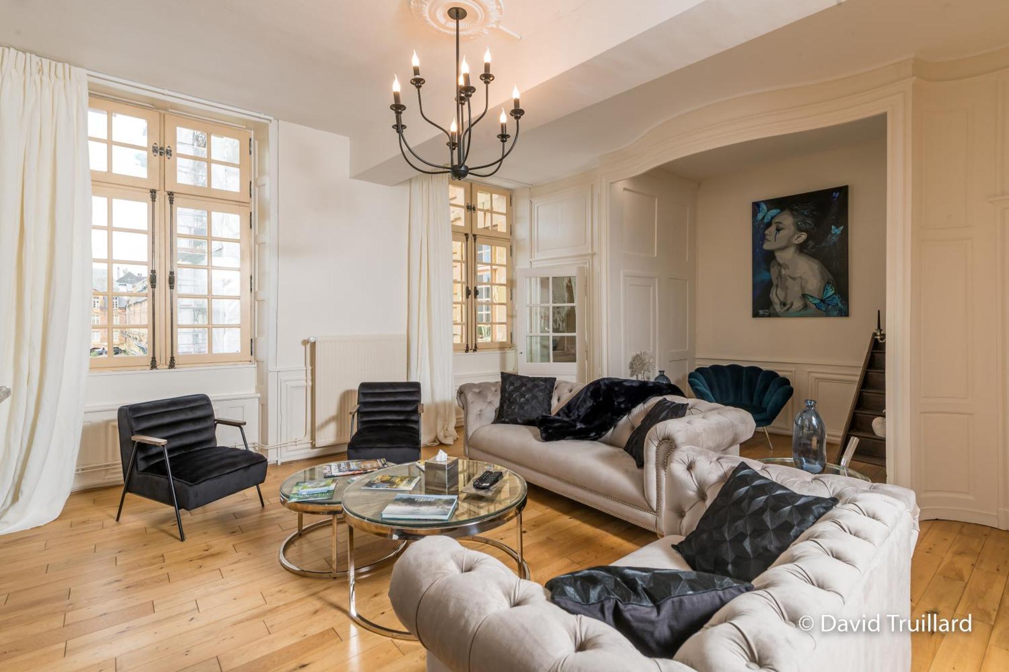 Suites Mana - Matahina Avec Vue Superbe Sur La Place Ducale Et Parking Prive Inclus Charleville-Mézières Eksteriør bilde