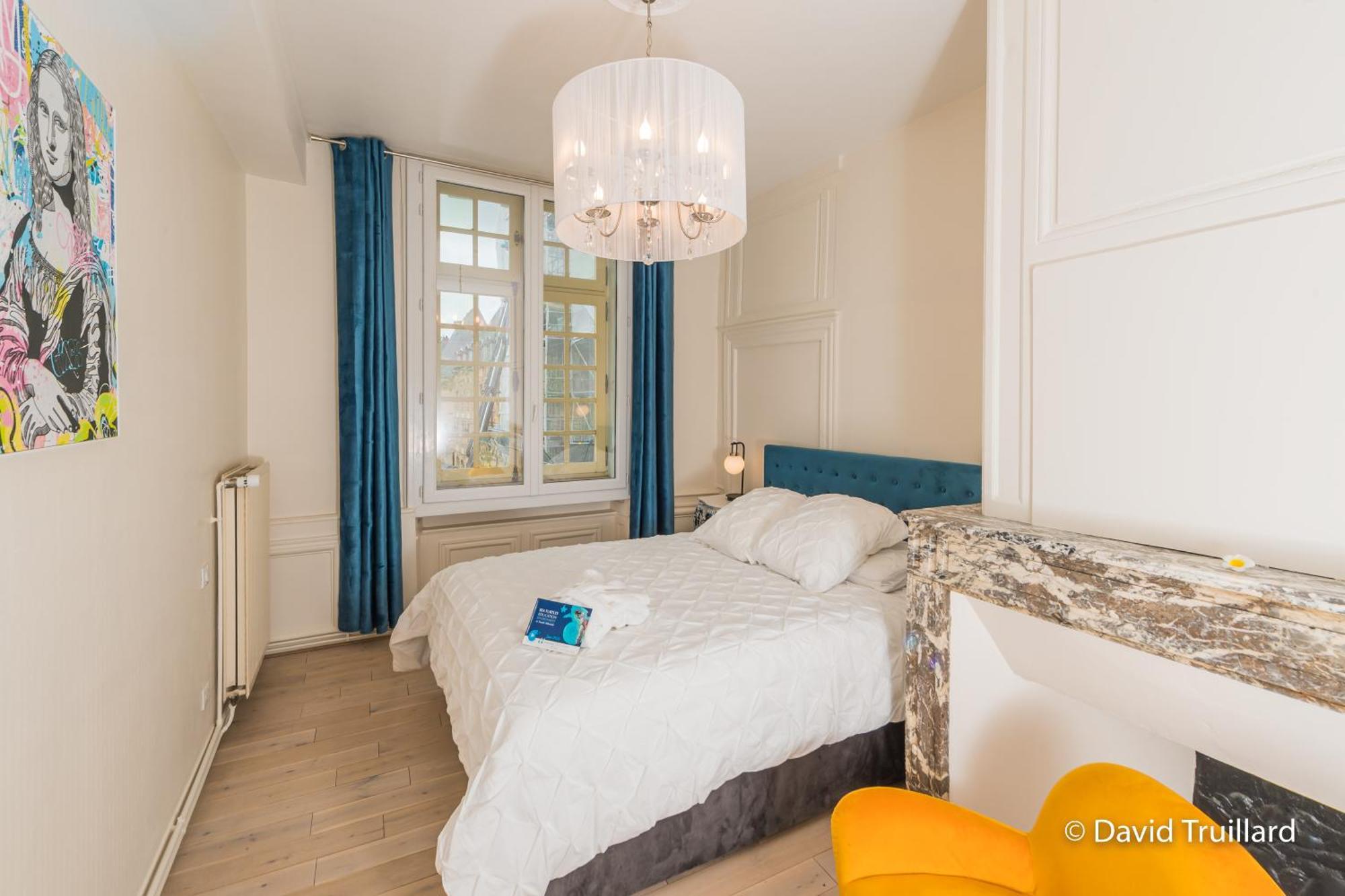 Suites Mana - Matahina Avec Vue Superbe Sur La Place Ducale Et Parking Prive Inclus Charleville-Mézières Eksteriør bilde