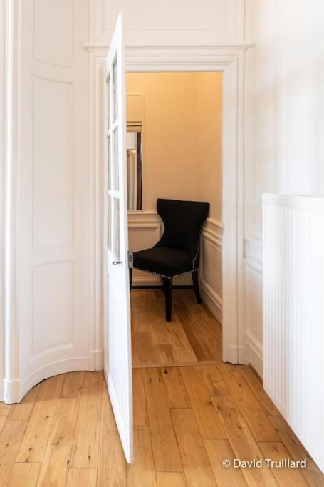 Suites Mana - Matahina Avec Vue Superbe Sur La Place Ducale Et Parking Prive Inclus Charleville-Mézières Eksteriør bilde