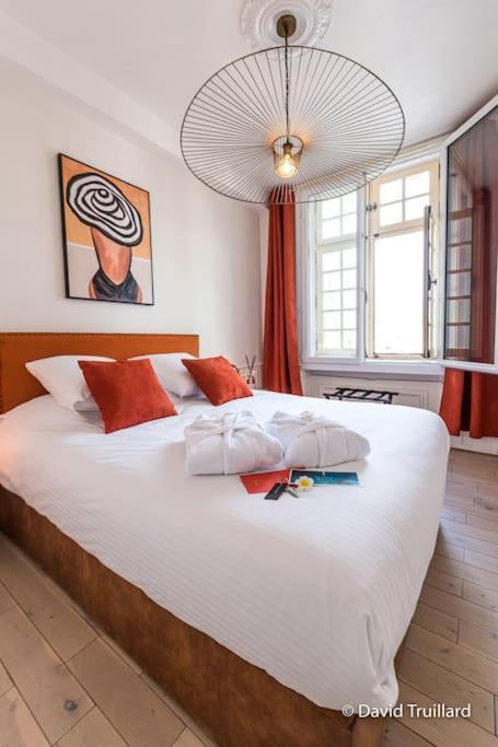 Suites Mana - Matahina Avec Vue Superbe Sur La Place Ducale Et Parking Prive Inclus Charleville-Mézières Eksteriør bilde