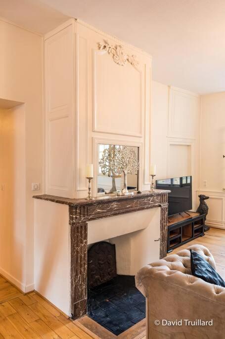 Suites Mana - Matahina Avec Vue Superbe Sur La Place Ducale Et Parking Prive Inclus Charleville-Mézières Eksteriør bilde