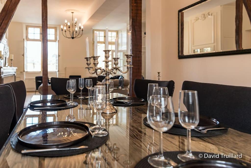 Suites Mana - Matahina Avec Vue Superbe Sur La Place Ducale Et Parking Prive Inclus Charleville-Mézières Eksteriør bilde